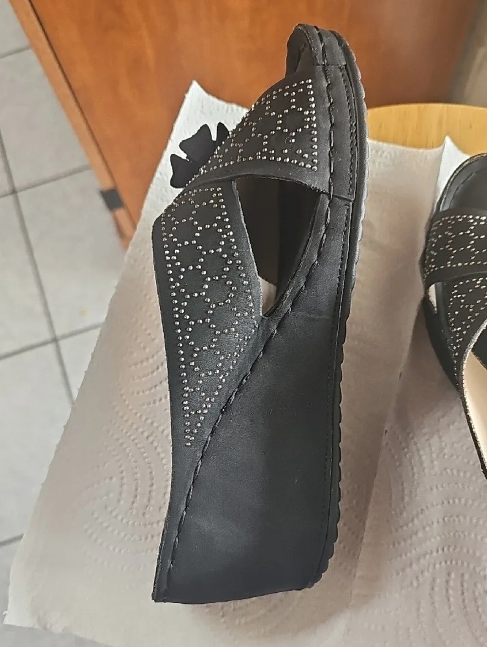 Black Butterfly Embellished Sandals – Women’s Size 8